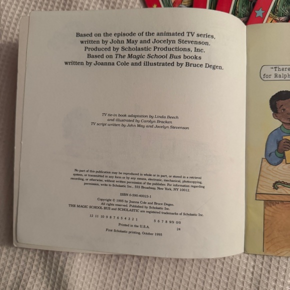 The Magic School Bus – Meets the Rot Squad (Set of 7) – Softcover - Picture 7 of 9